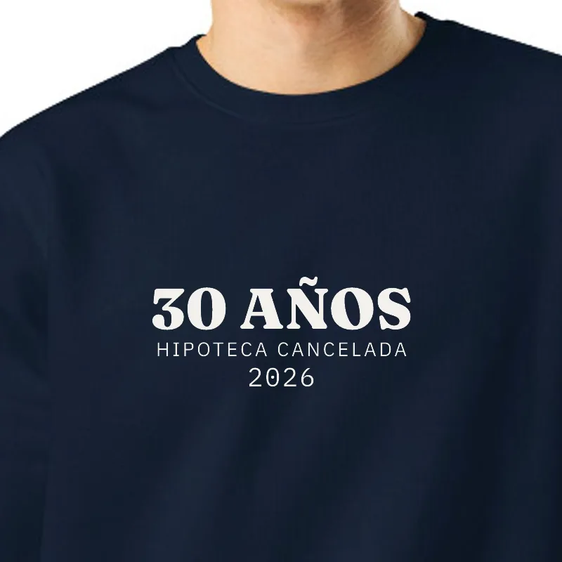 Noi amb dessuadora blau marí: 30 ANYS · HIPOTECA CANCEL·LADA