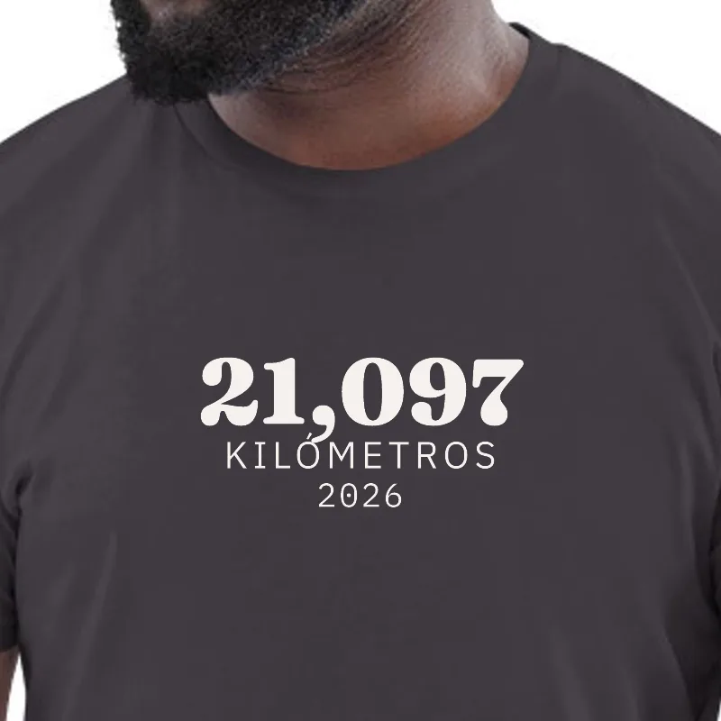 Home amb samarreta antracita, enquadrament al segell: 21,097 · QUILÒMETRES