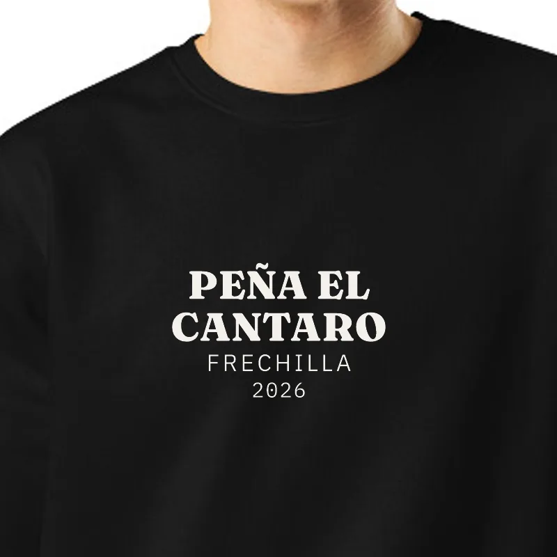 Chico con sudadera negra, encuadre al sello: PEÑA EL CANTARO · FRECHILLA