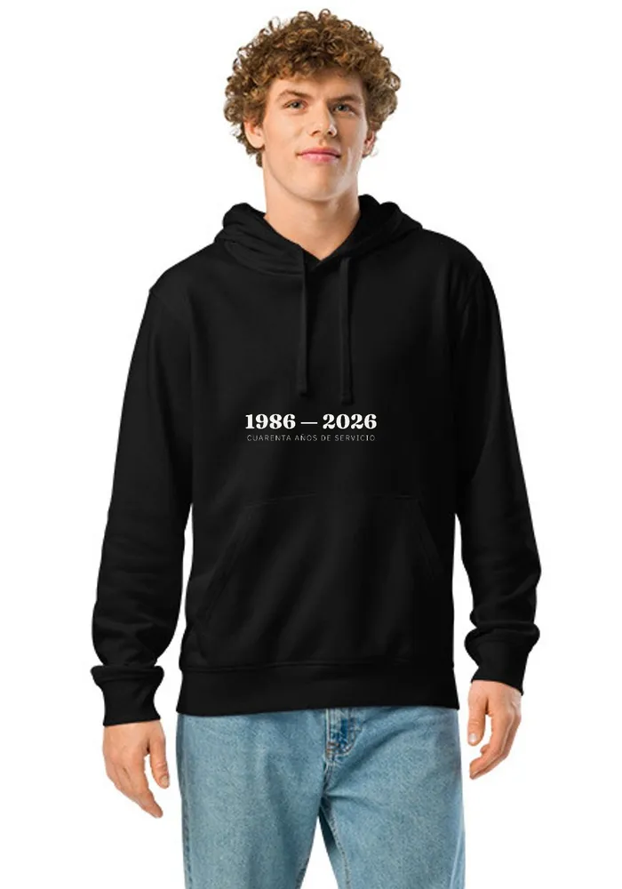 Chico con sudadera con capucha negra: 1986 — 2026 · CUARENTA AÑOS DE SERVICIO