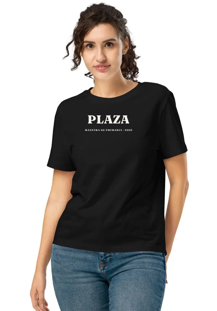 El segell de Plaça estampant-se sobre una samarreta negra.